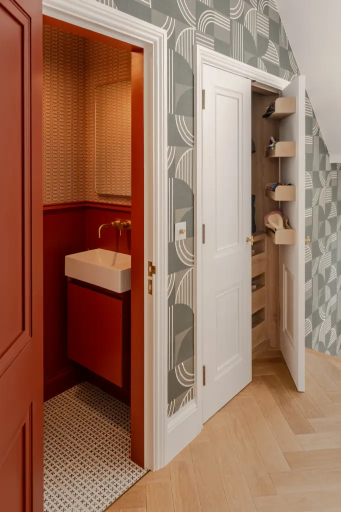 Victorian Maison - Cloakroom Victorian Maison - Cloakroom